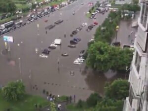 Ливень затопил Варшавское шоссе на юге Москвы