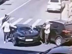 Момент столкновения спорткара McLaren и Hyundai Creta попал на видео