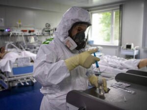 Москвич очнулся после комы и не узнал мир из-за коронавируса