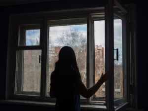 В Москве подполковник с COVID-19 выпала из окна больницы