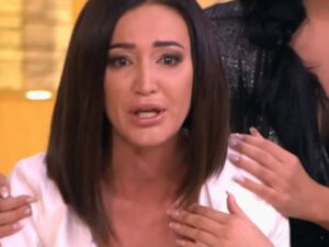 «Мне было страшно»: Бузова на сцене пережила покушение