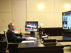 Путин стал предметом мемов в Сети