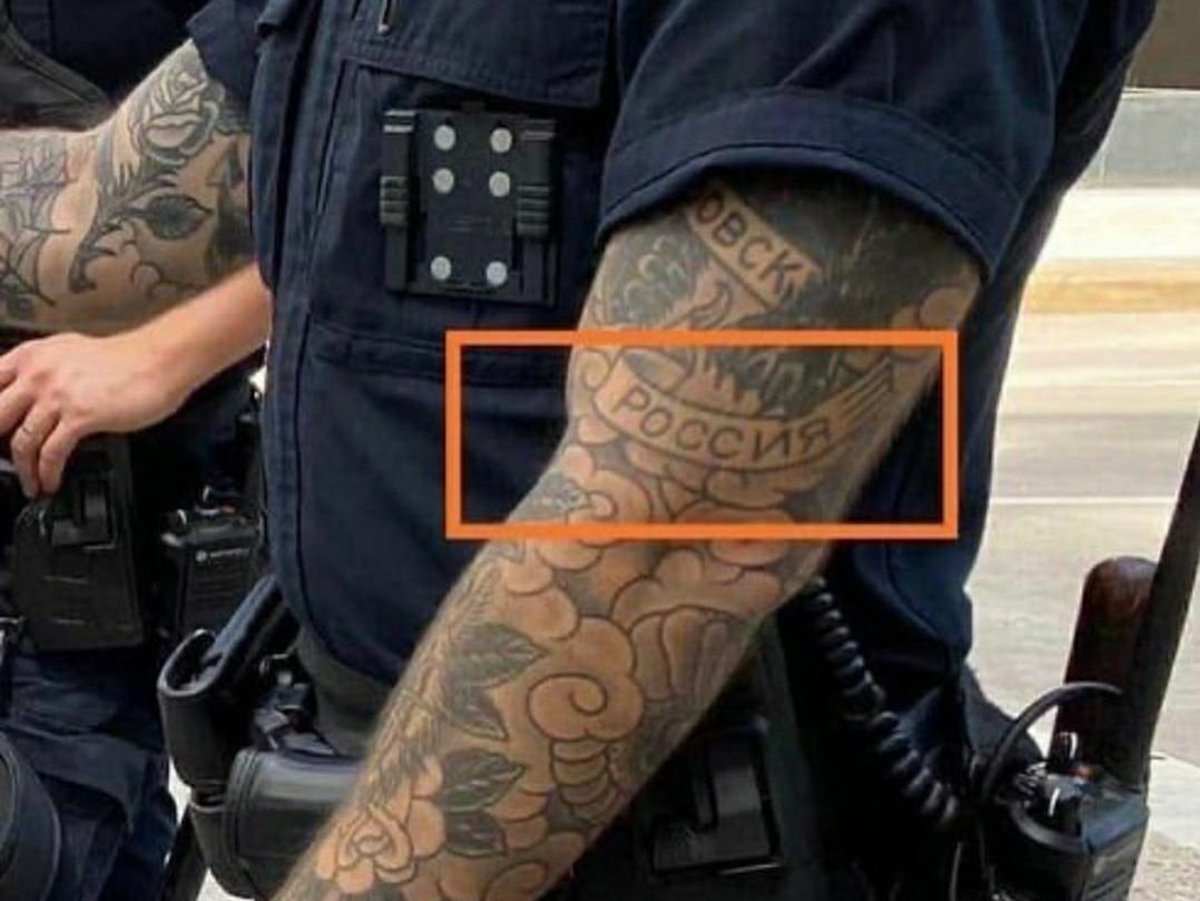 Полицейский в США с татуировкой Россия
