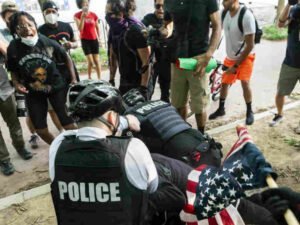 Полицейские в США снова убили безоружного американца