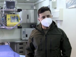 Зеленский уйдет на особый режим из-за коронавируса жены