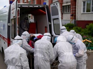 В России выявили 8831 новый случай COVID-19