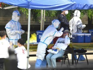 Эксперт назвал угрозу нового генома коронавируса из Пекина для России 