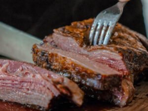 Названы самые опасные продукты на столе россиян