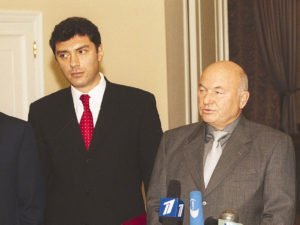 Суд мертвецов: убитый Немцов выиграл тяжбу у скончавшегося Лужкова