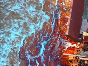 Названа площадь топливного пятна после разлива нефти на ТЭЦ в Норильске