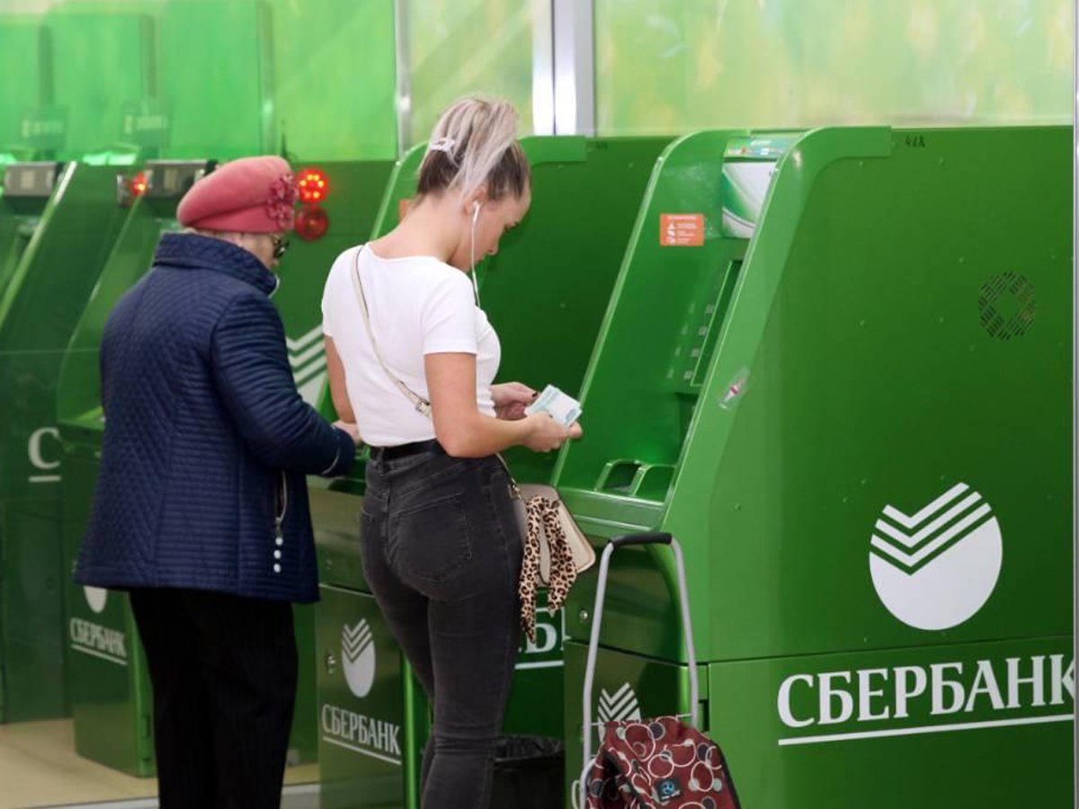 Сбербанк отменил бесплатные переводы денег через банкоматы