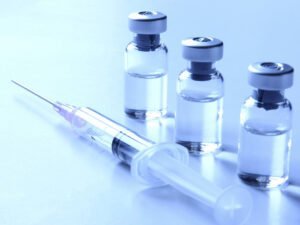 Роспотребадзор заявил, что вирус никуда не ушел и защиты нет