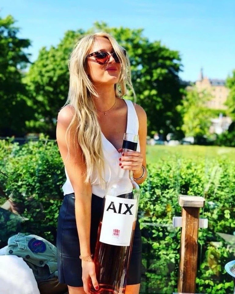 Фото «золотой молодежи» с отдыха