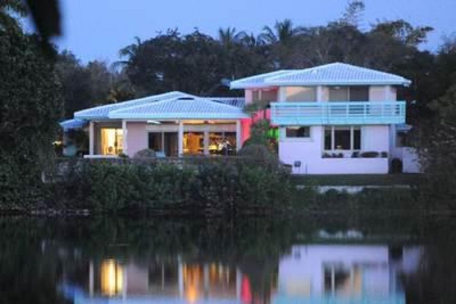 Звездные владения: как российские знаменитости обосновались за границей