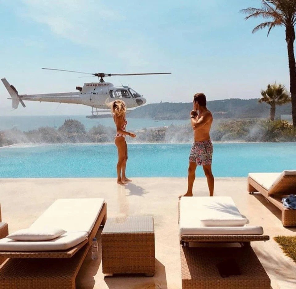 Фото «золотой молодежи» с отдыха