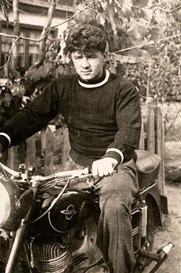 15 фото отечественных знаменитостей в молодости