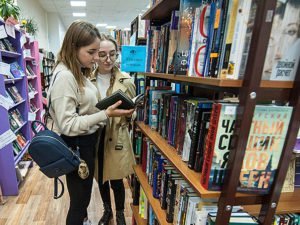 Библиотеки спрячут книги 18+