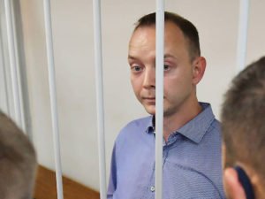 Главреды и журналисты крупных СМИ России поручились за Сафронова