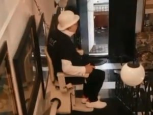 Немощный Вячеслав Зайцев не может передвигаться по дому