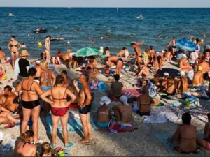 Переполненный пляж
