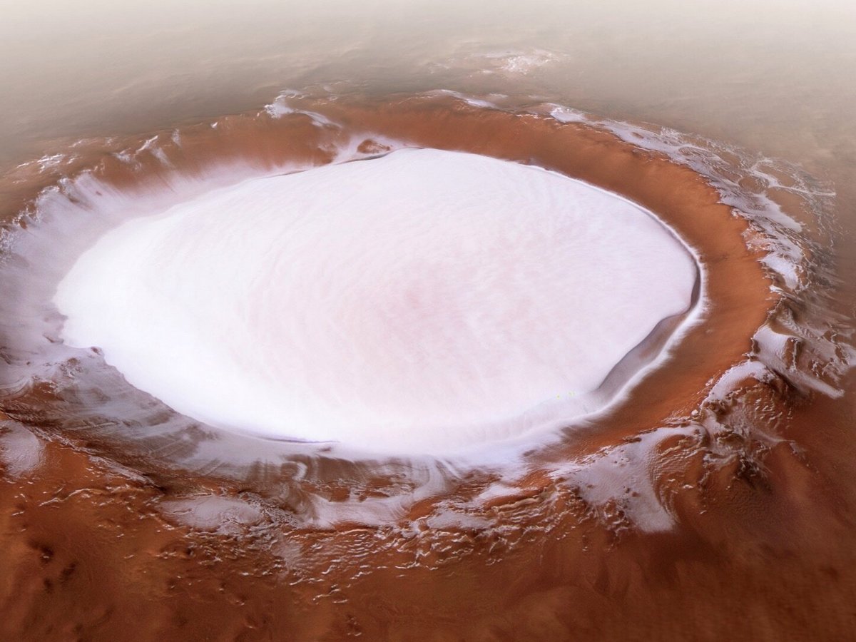 Гигантский ледяной кратер на Марсе