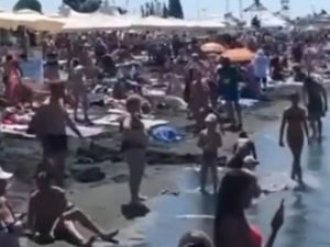 Переполненный пляж Сочи