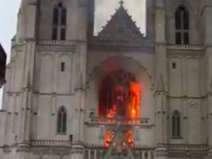 Пожар в соборе Петра и Павла Нант