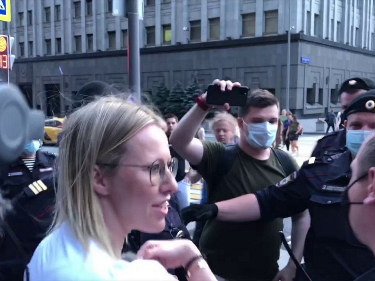 Собчак задержали на Лубянке за несогласованную акцию