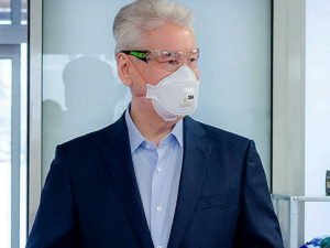 Сергей Собянин в маске