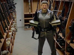 В Кремле пояснили оружие Кадырова и дали ему новое воинское звание