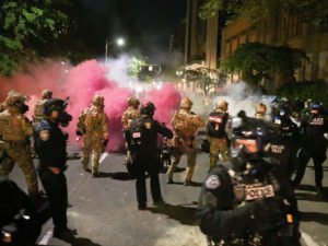 Полицейские в США напали на группу Первого канала