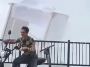 В Сочи смерч разрушил пляж