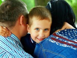 В Госдуму внесли законопроект о запрете на усыновление детей однополыми парами