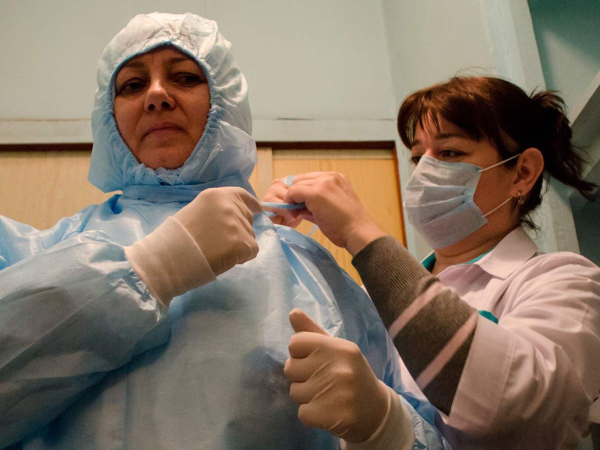 Минздрав признал, что коронавирусом на работе заразились более 14 тысяч российских медиков