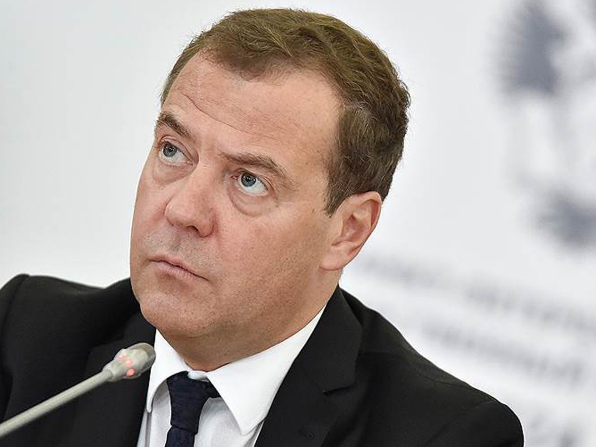 Медведев станет пожизненным сенатором после принятия закона