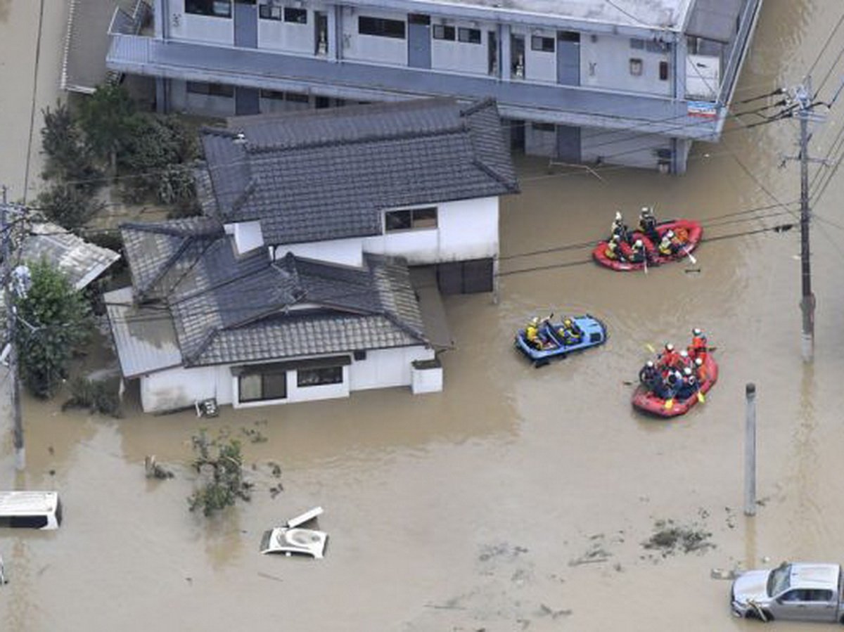Наводнение в Японии и Китае унесли десятки жизней