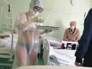 Тульская «медсестра в бикини» стала телеведущей