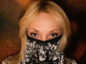 Орбакайте извинилась перед подписчками за ношение маски