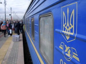 На Украине затопило поезд