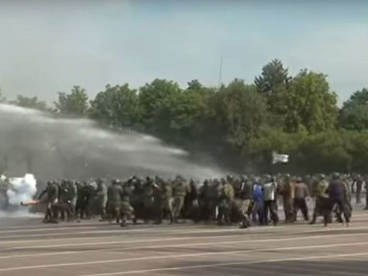 спецназ Беларуси разгоняет акцию протеста