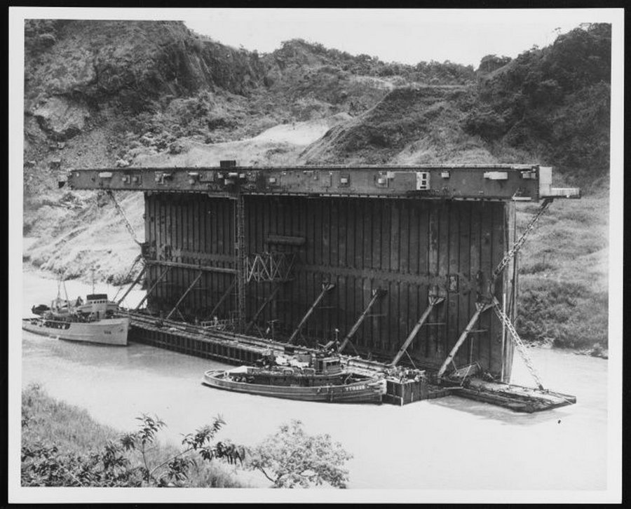 Бункер Гитлера, Кастро на ледяной горке и другие редкие исторические фото