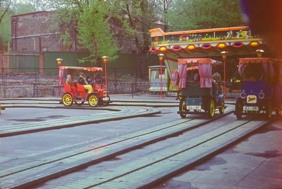 Бункер Гитлера, Кастро на ледяной горке и другие редкие исторические фото