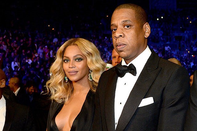 Знаменитые мужчины, которых поймали на измене