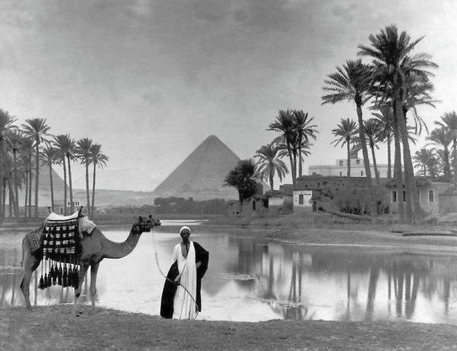 Бункер Гитлера, Кастро на ледяной горке и другие редкие исторические фото