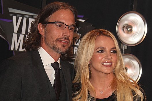 Любовь по контракту: звезды, влюбившиеся в помощников