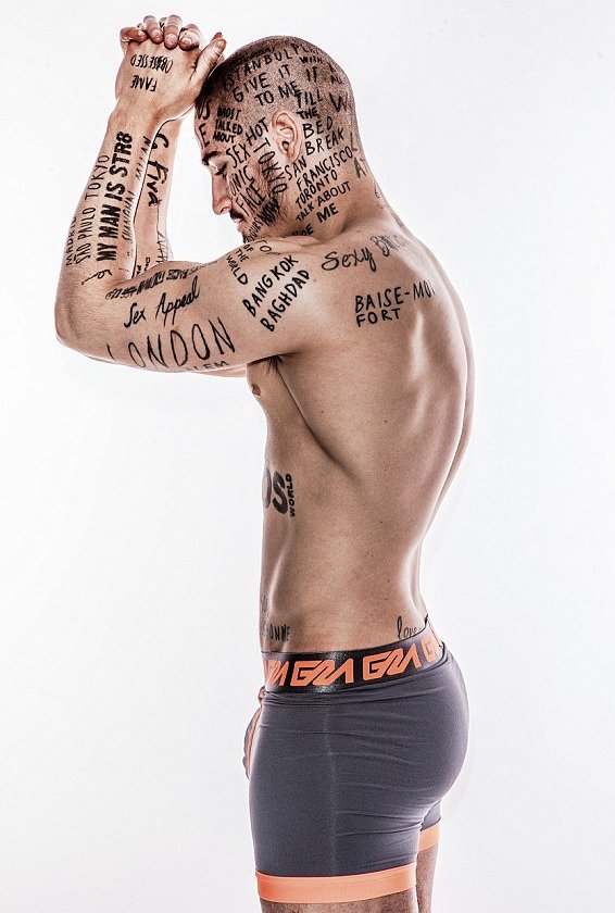 10 самых безумных тату на лице