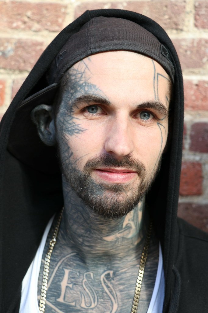 10 самых безумных тату на лице