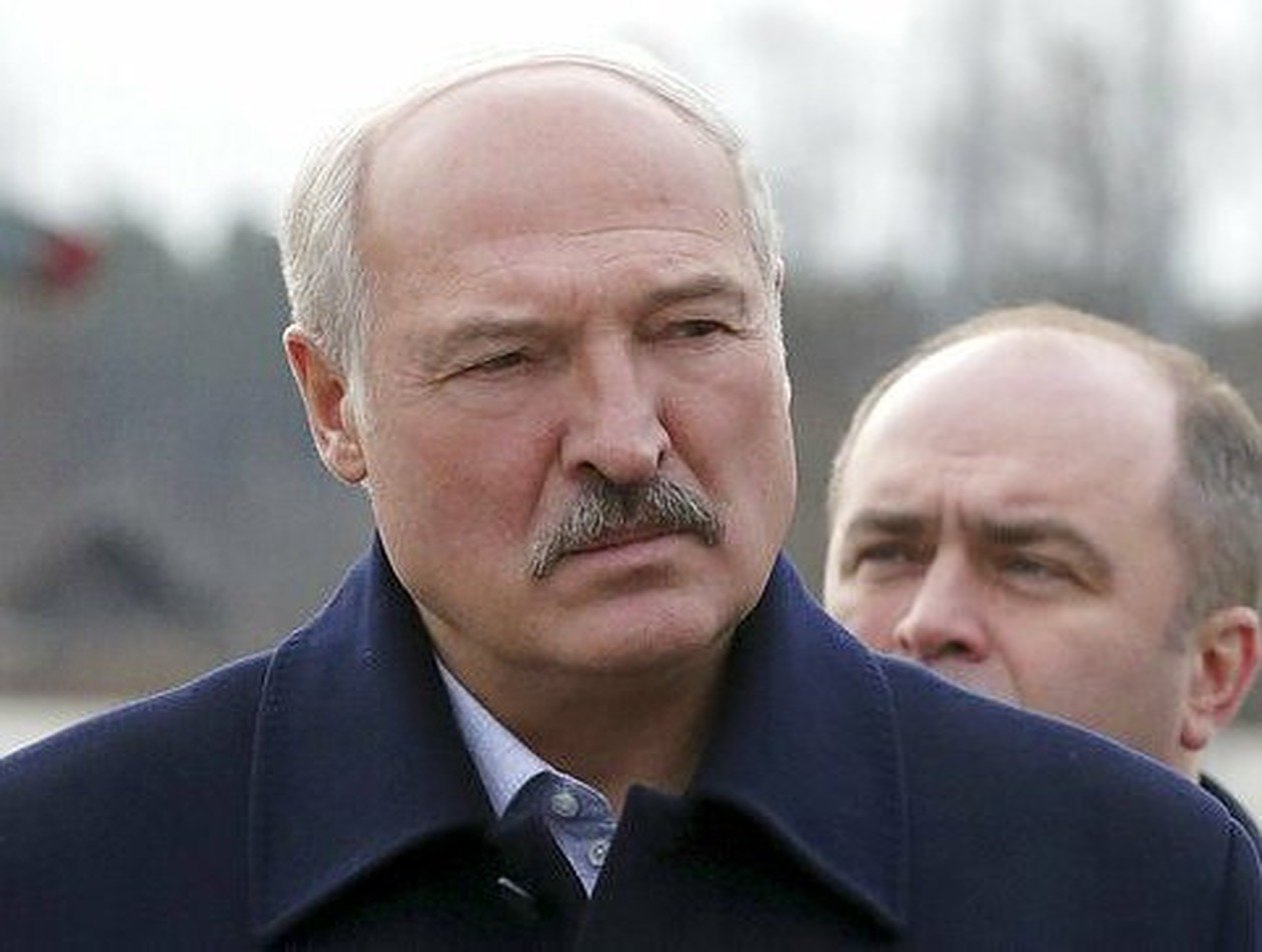 Лукашенко согласился создать систему, не завязанную на культе президента