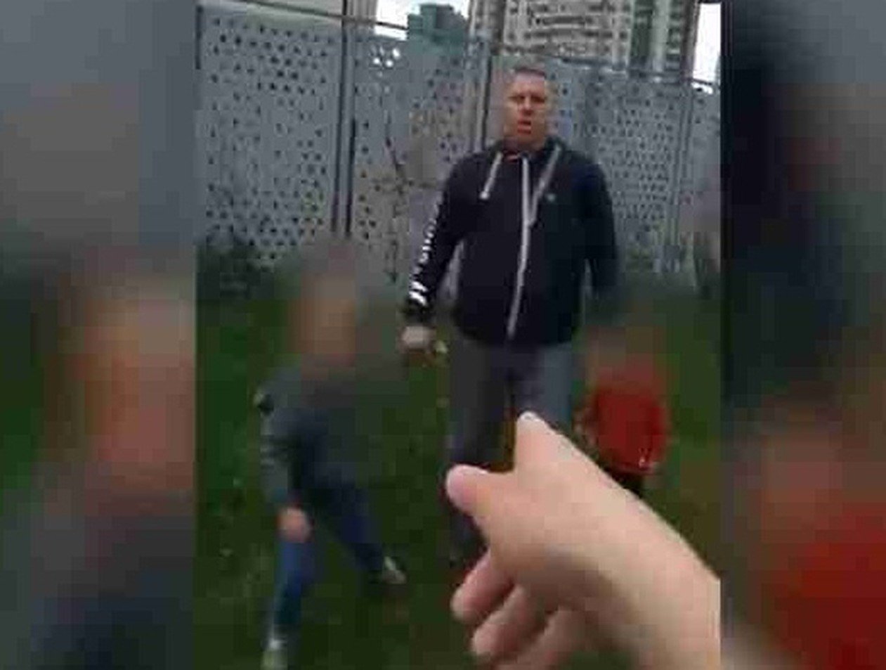 «Отпустите ребёнка!»: москвич подрался с 5-летним ребенком из-за игрушки