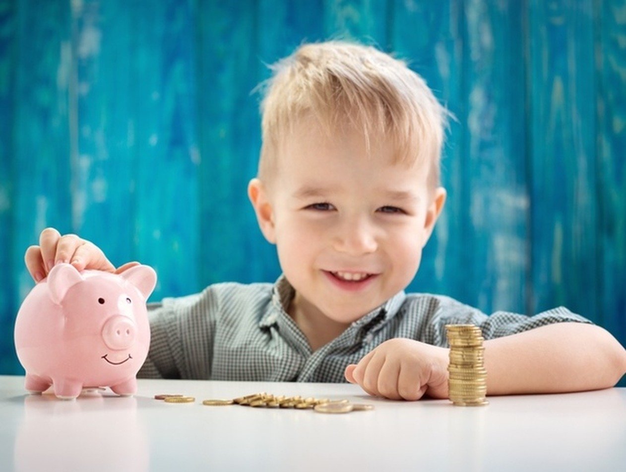 Выплаты в августе детям до 16 лет: кто получит по 5500 рублей